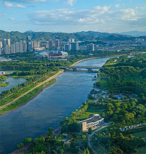 Vistas al río Yiwu desde el Shangri-La