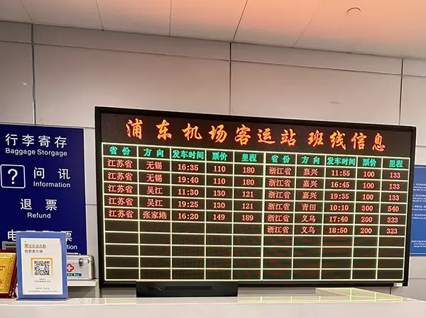Mostrador de información sobre autobuses de largo recorrido del aeropuerto de Shanghai Pudong