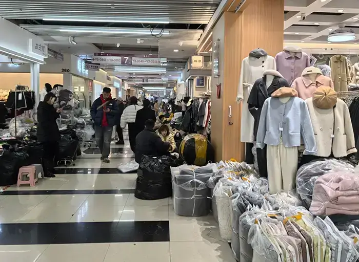 Marché de l'habillement de Huangyuan à Yiwu