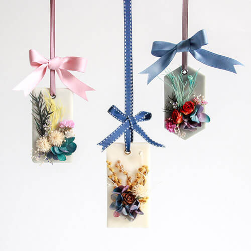 scented wax tablets made of Paraffin wax