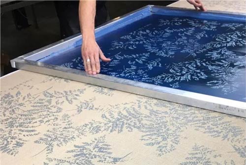 Screen-printing-on-wallpaper