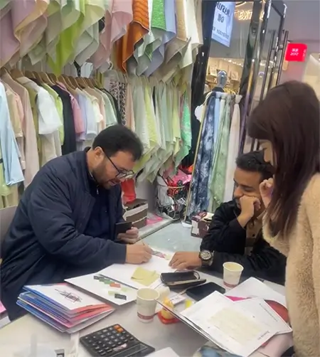 foreign buyers in guangzhou textil markets
