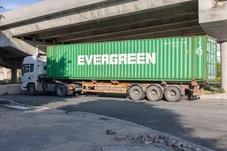 Shipping containers on the Chenghai streets