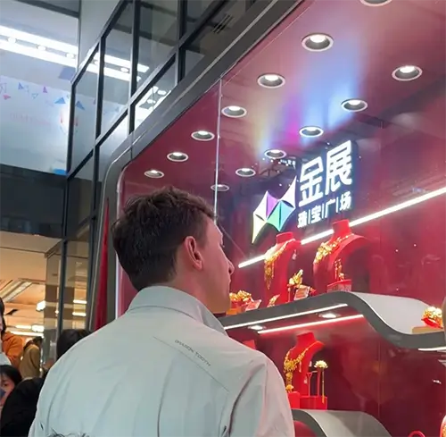 American EvanKail in Shuibei GOLD PLAZA