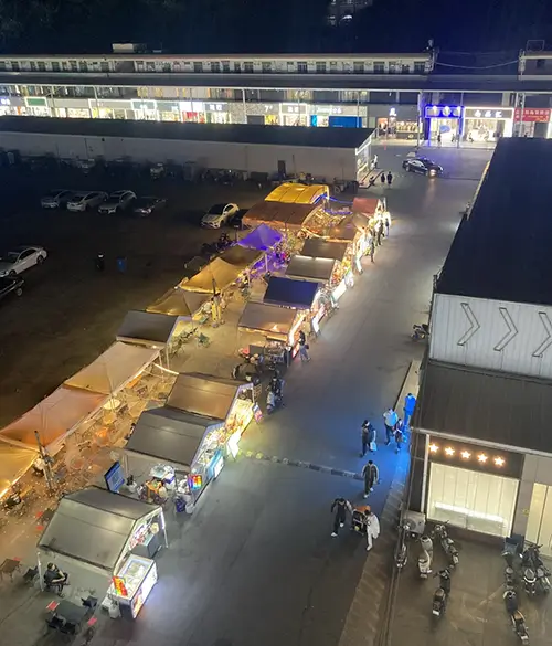 Ling Long International market at 1 a.m.