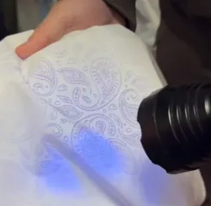 UV-reactive fabric