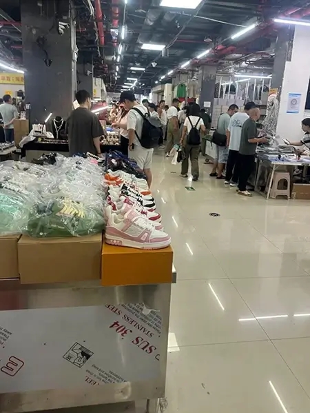 Mercado Fantasma Huaqiangbei-2