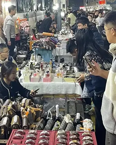 Huaqiangbei Ghost Market-3