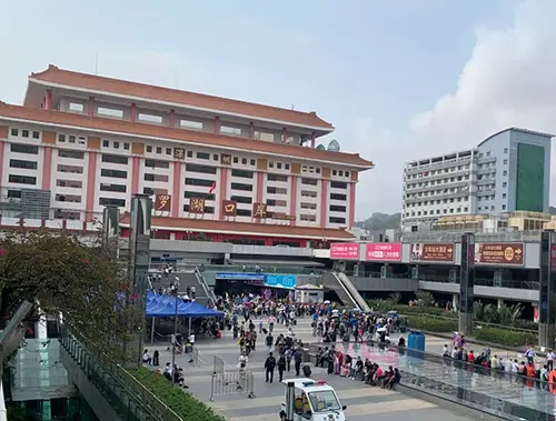 Centro comercial Luohu en la frontera entre Shenzhen y Hong Kong