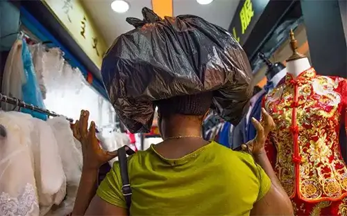 foreign buyers at Guangzhou wedding street