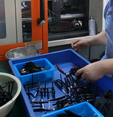 Production process of sports glasses