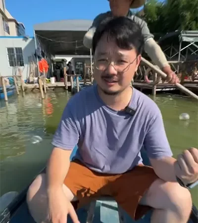 sourcing agent Joe on the ship to pick a oyster